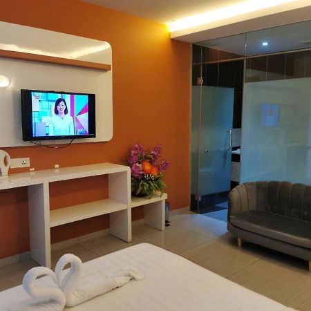Dolphin Hotel Кланг Экстерьер фото