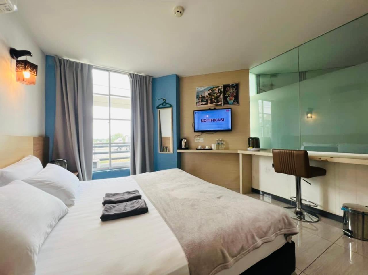 Dolphin Hotel Кланг Экстерьер фото